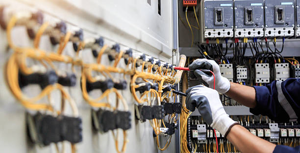 Professional Electrician technician working in South Gate Ridge, FL